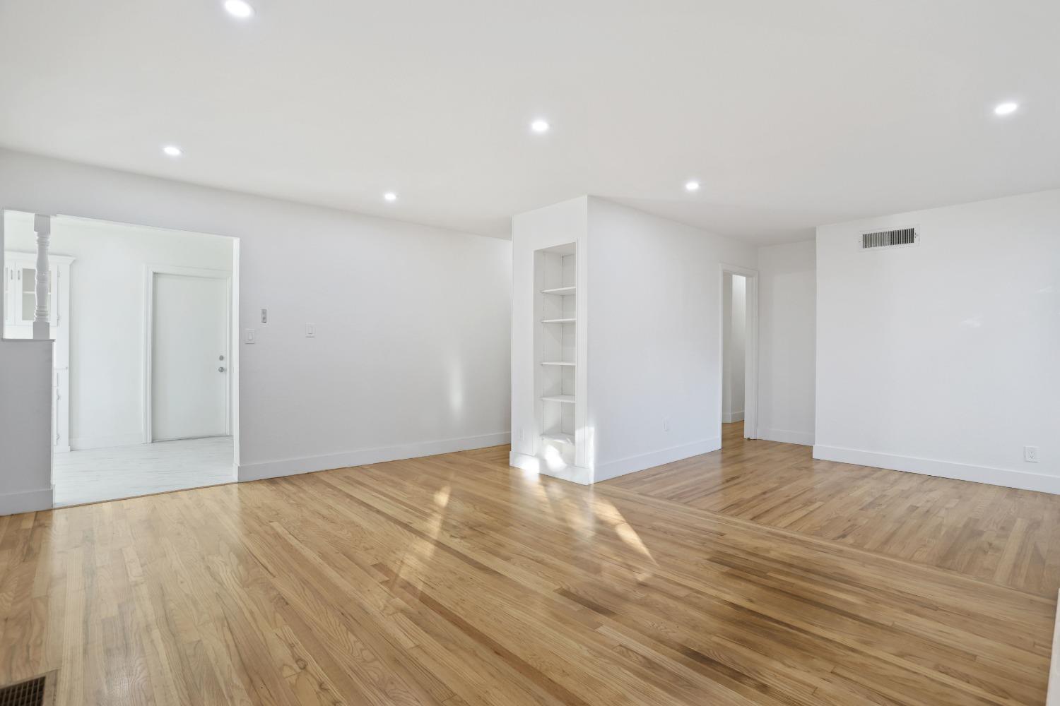 Detail Gallery Image 4 of 13 For 2317 W Harding, Stockton,  CA 95203 - 3 Beds | 2 Baths