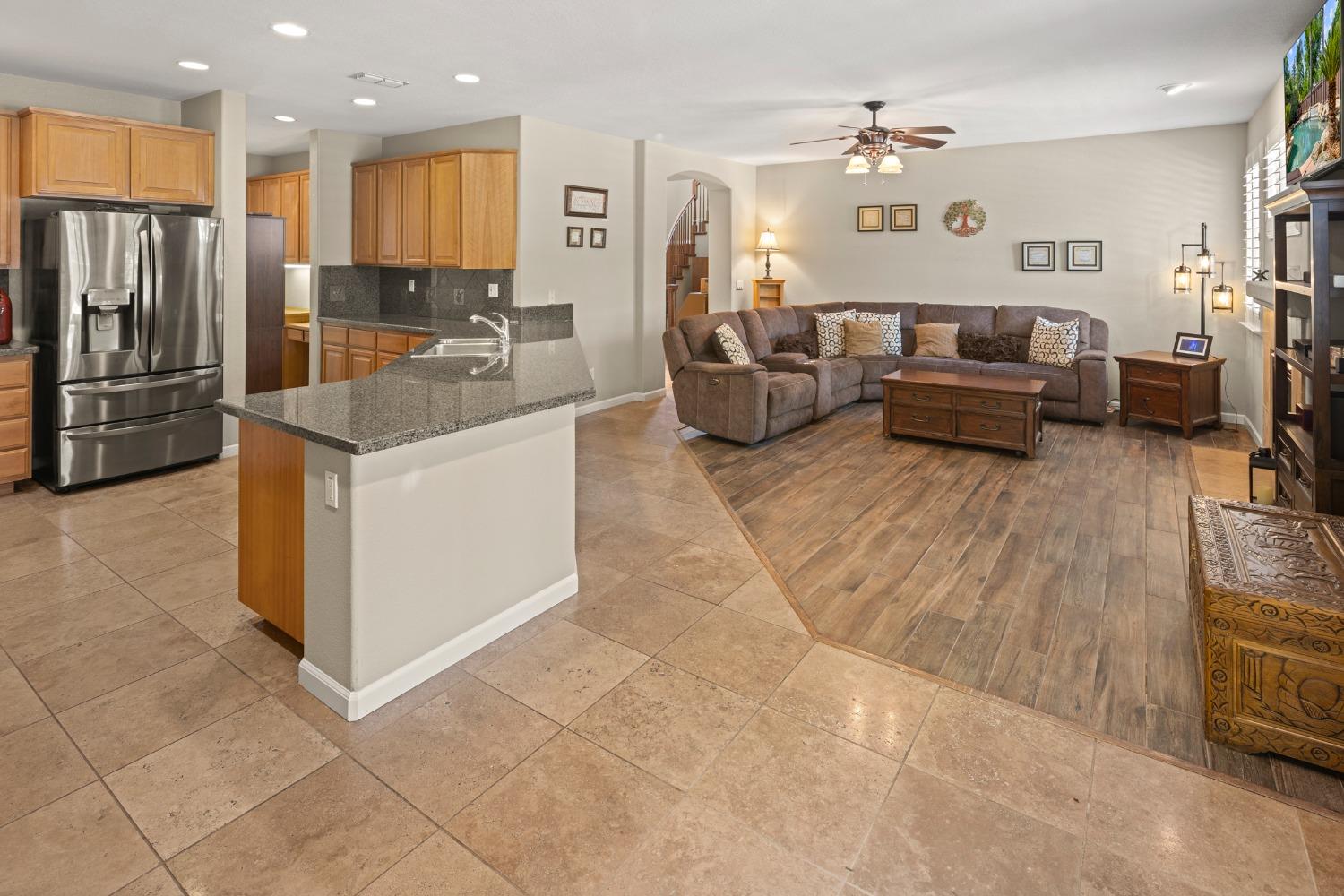Detail Gallery Image 12 of 47 For 2566 Parkcrest Way, Roseville,  CA 95747 - 3 Beds | 2/1 Baths