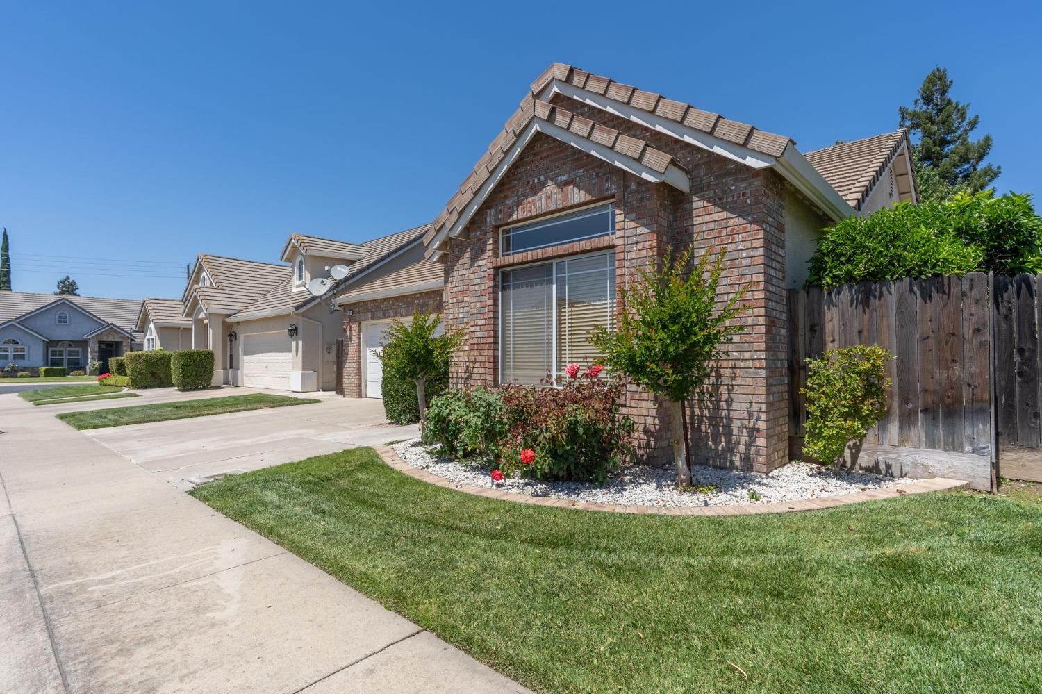 Detail Gallery Image 3 of 32 For 2205 Curzon Dr, Modesto,  CA 95355 - 3 Beds | 2 Baths