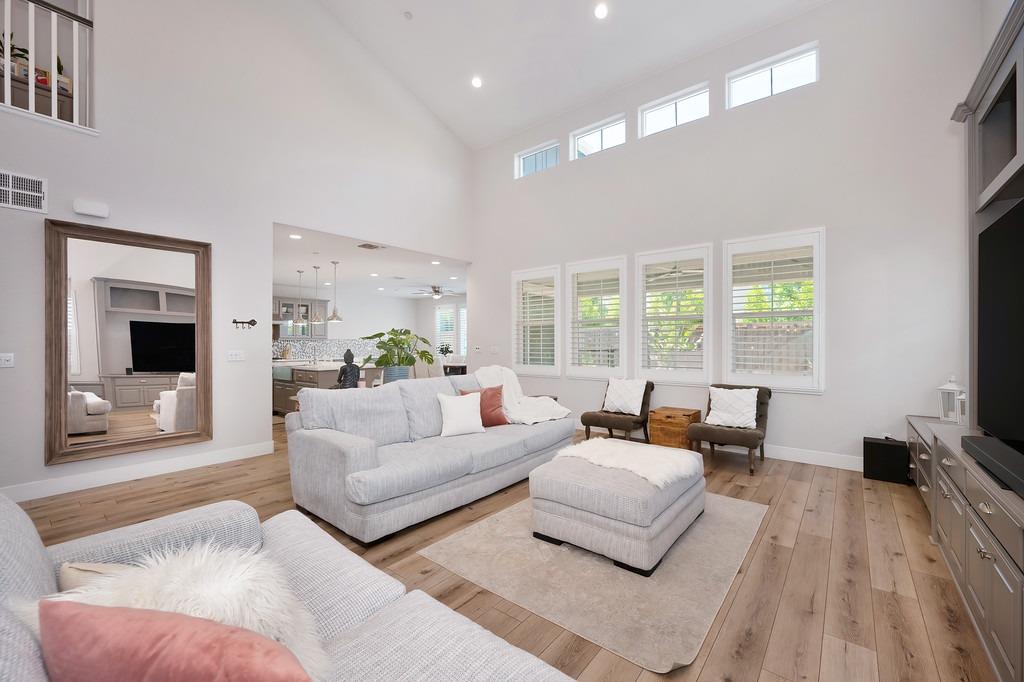 Detail Gallery Image 6 of 34 For 5033 Chico Dr, Roseville,  CA 95747 - 5 Beds | 4/1 Baths
