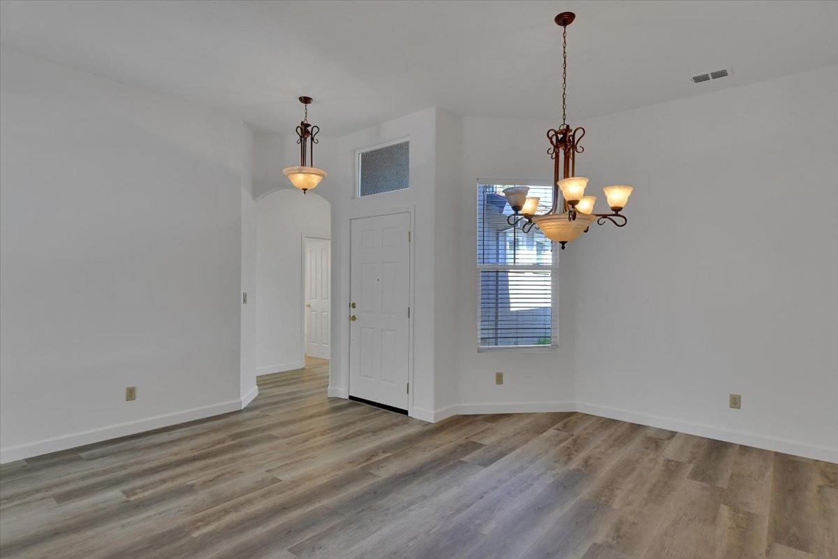 Detail Gallery Image 8 of 46 For 9668 Harvest View Way, Sacramento,  CA 95827 - 3 Beds | 2 Baths