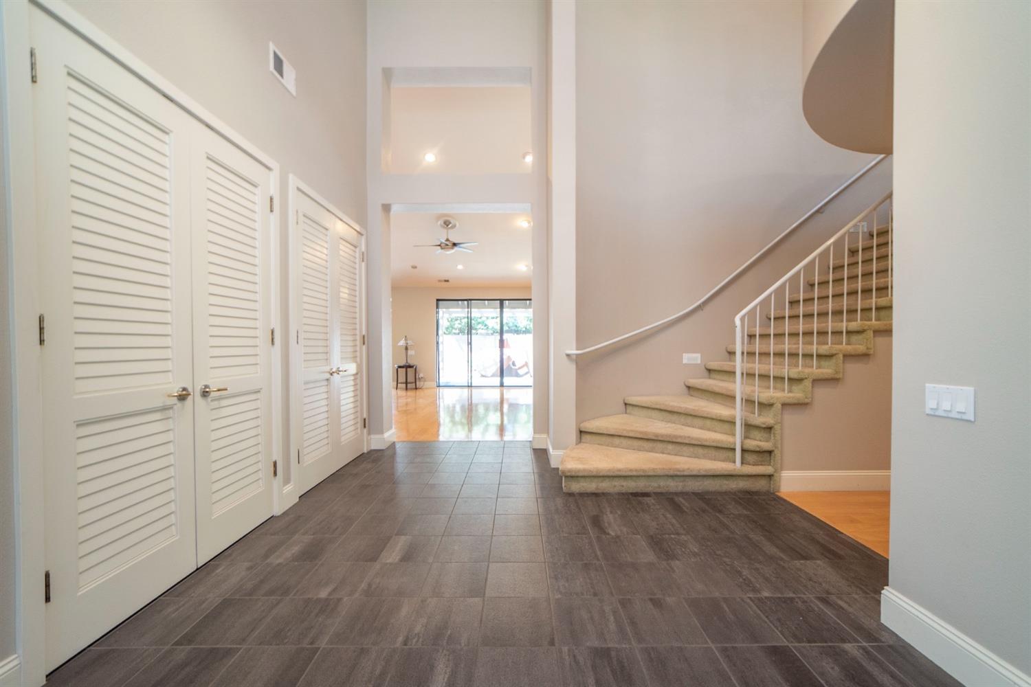 Detail Gallery Image 18 of 94 For 11457 Huntington Village Ln, Gold River,  CA 95670 - 4 Beds | 4/2 Baths