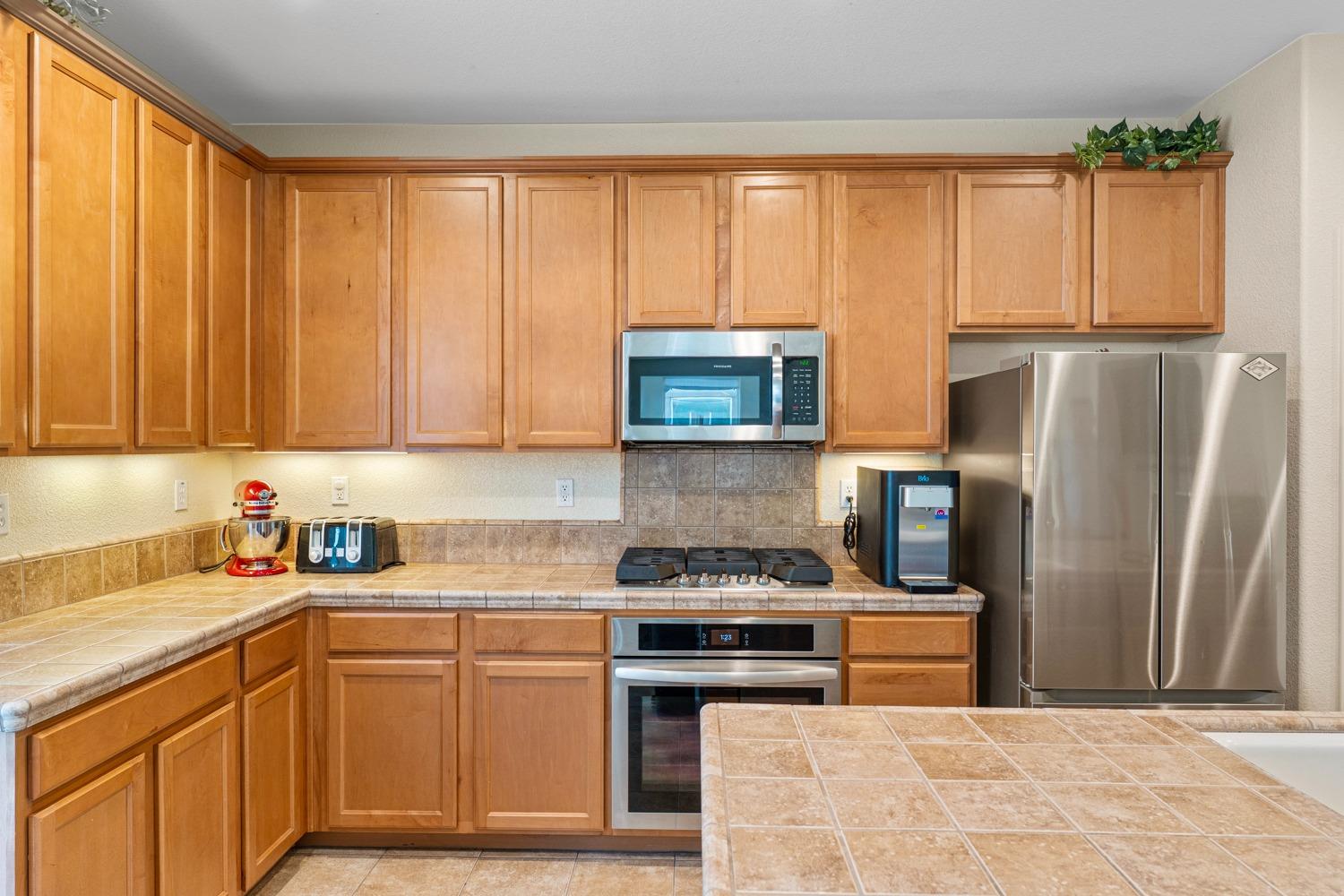 Detail Gallery Image 7 of 49 For 1869 Mammoth Way, Sacramento,  CA 95834 - 3 Beds | 3 Baths
