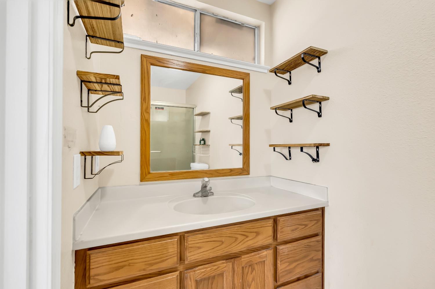 Detail Gallery Image 32 of 45 For 6833 Sandrock Way, Sacramento,  CA 95828 - 4 Beds | 2/1 Baths