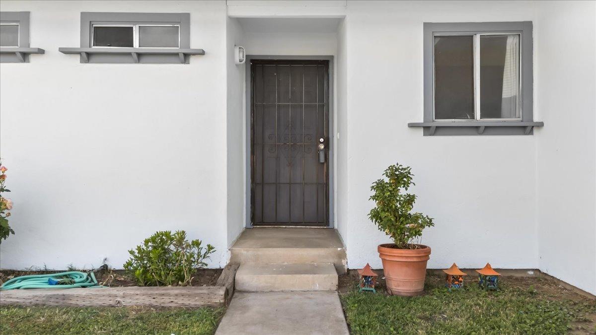 Detail Gallery Image 6 of 37 For 6030 Jackson Ave, Riverbank,  CA 95367 - 3 Beds | 2 Baths
