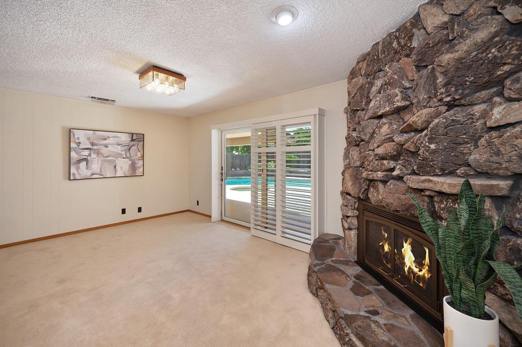 Detail Gallery Image 19 of 65 For 7600 Woodland Ln, Fair Oaks,  CA 95628 - 5 Beds | 3 Baths