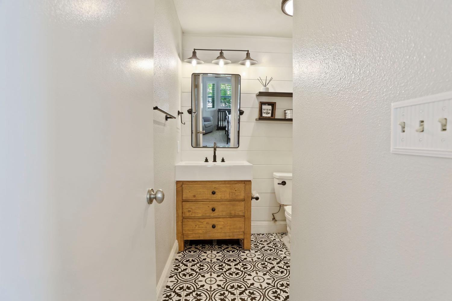 Detail Gallery Image 33 of 41 For 1120 W Oak St, Lodi,  CA 95240 - 3 Beds | 2 Baths