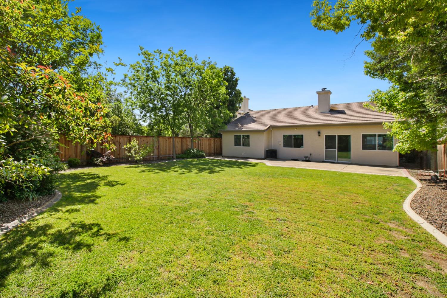 Detail Gallery Image 36 of 38 For 9527 Lake Park Ln, Elk Grove,  CA 95758 - 3 Beds | 2 Baths