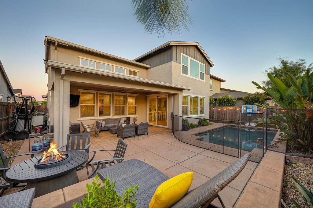 Detail Gallery Image 3 of 34 For 5033 Chico Dr, Roseville,  CA 95747 - 5 Beds | 4/1 Baths