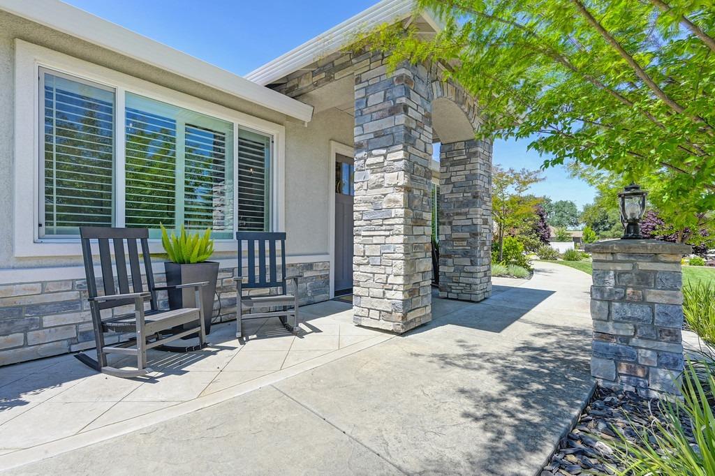 Detail Gallery Image 9 of 63 For 7527 Country Oaks Ln, Orangevale,  CA 95662 - 5 Beds | 4/1 Baths