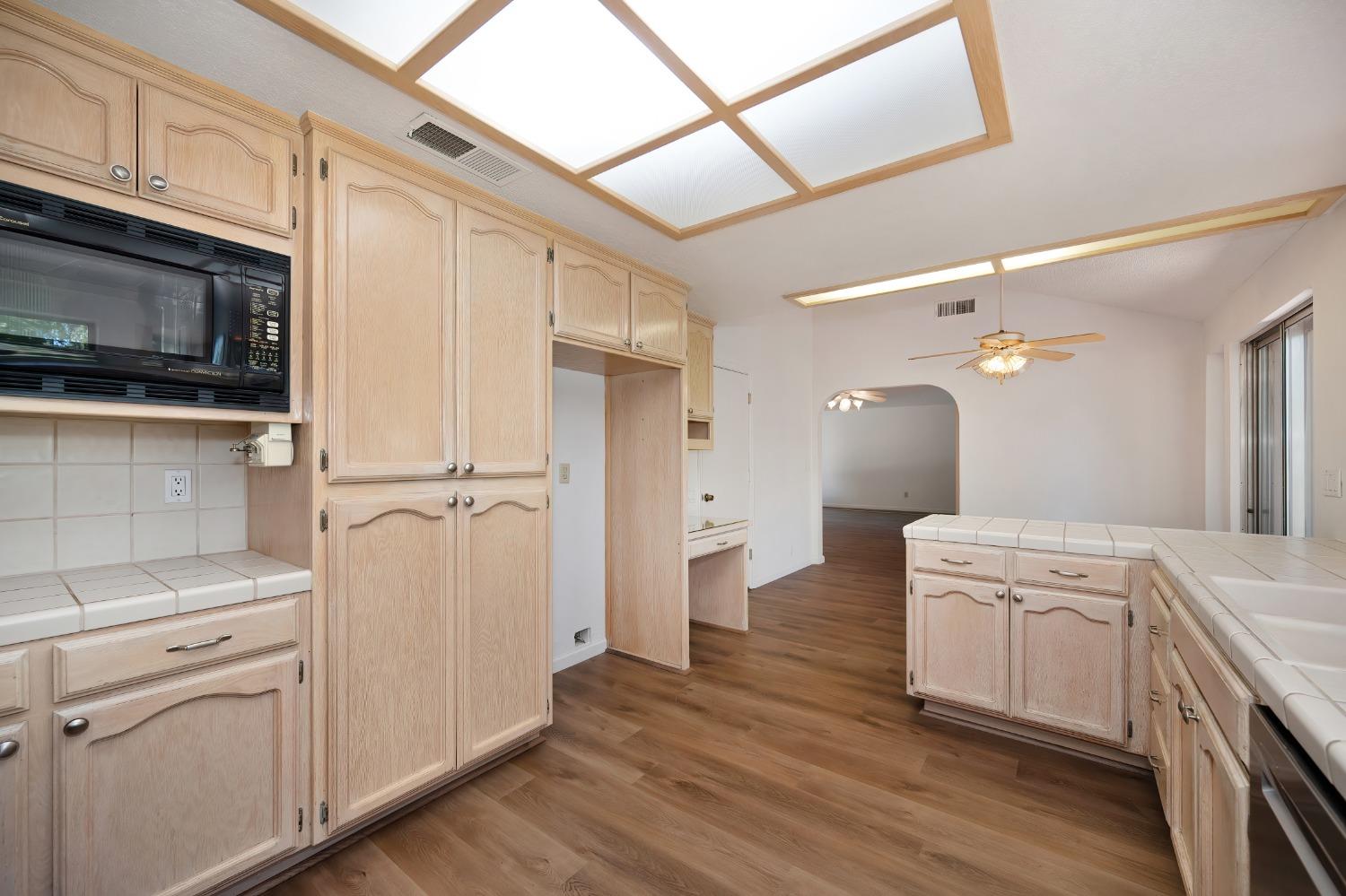 Detail Gallery Image 32 of 69 For 2259 River Trails Cir, Rancho Cordova,  CA 95670 - 3 Beds | 2 Baths