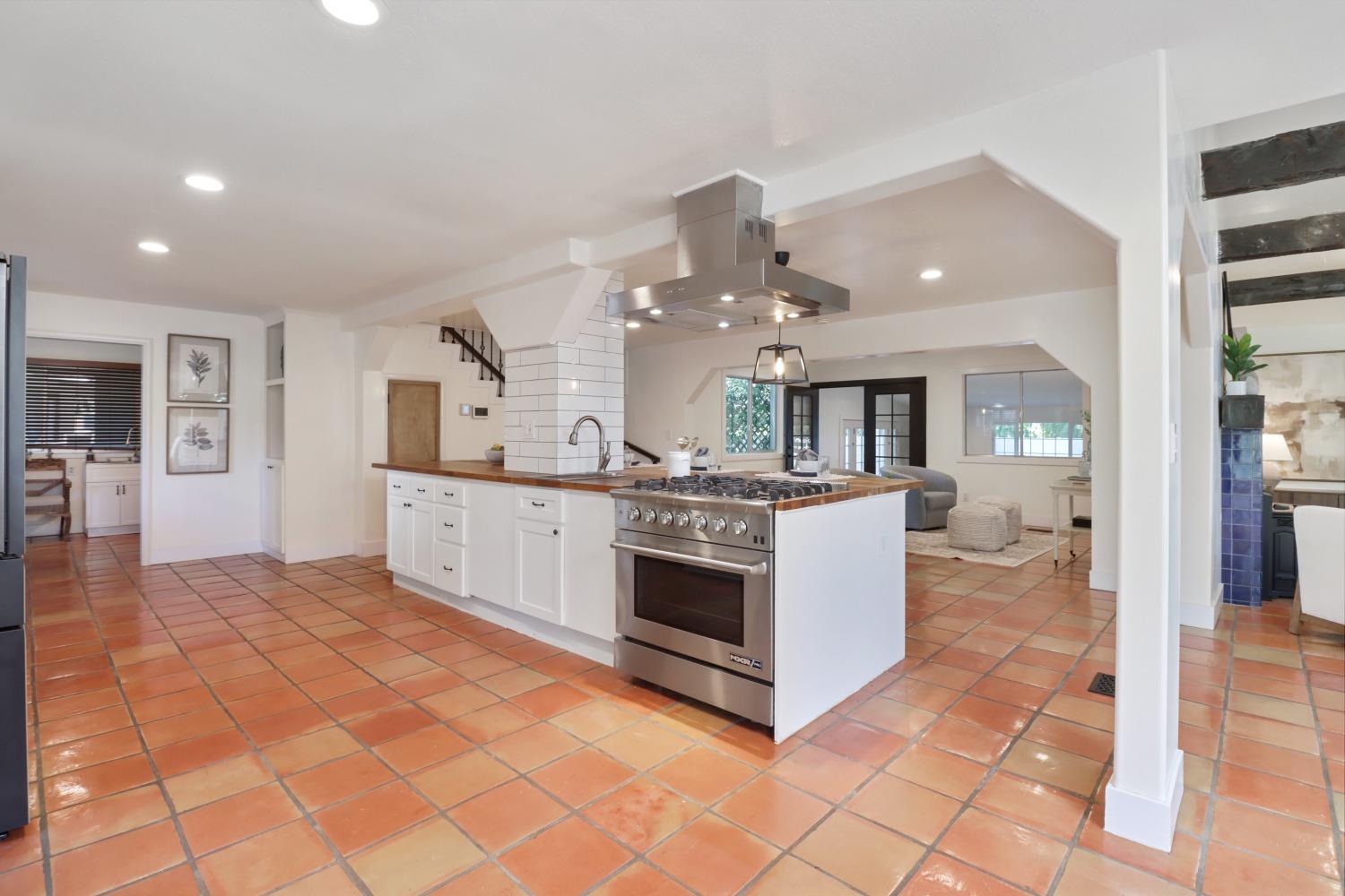 Detail Gallery Image 19 of 98 For 2590 S River Rd, West Sacramento,  CA 95691 - 3 Beds | 2/1 Baths