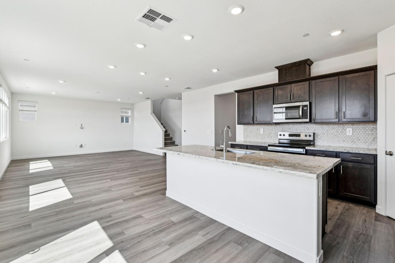 Detail Gallery Image 10 of 38 For 1280 Bastion Ave, Galt,  CA 95632 - 4 Beds | 3 Baths