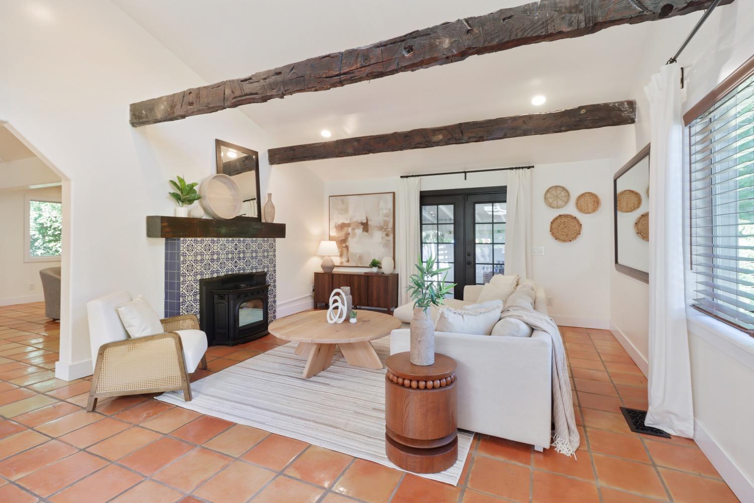Detail Gallery Image 10 of 98 For 2590 S River Rd, West Sacramento,  CA 95691 - 3 Beds | 2/1 Baths