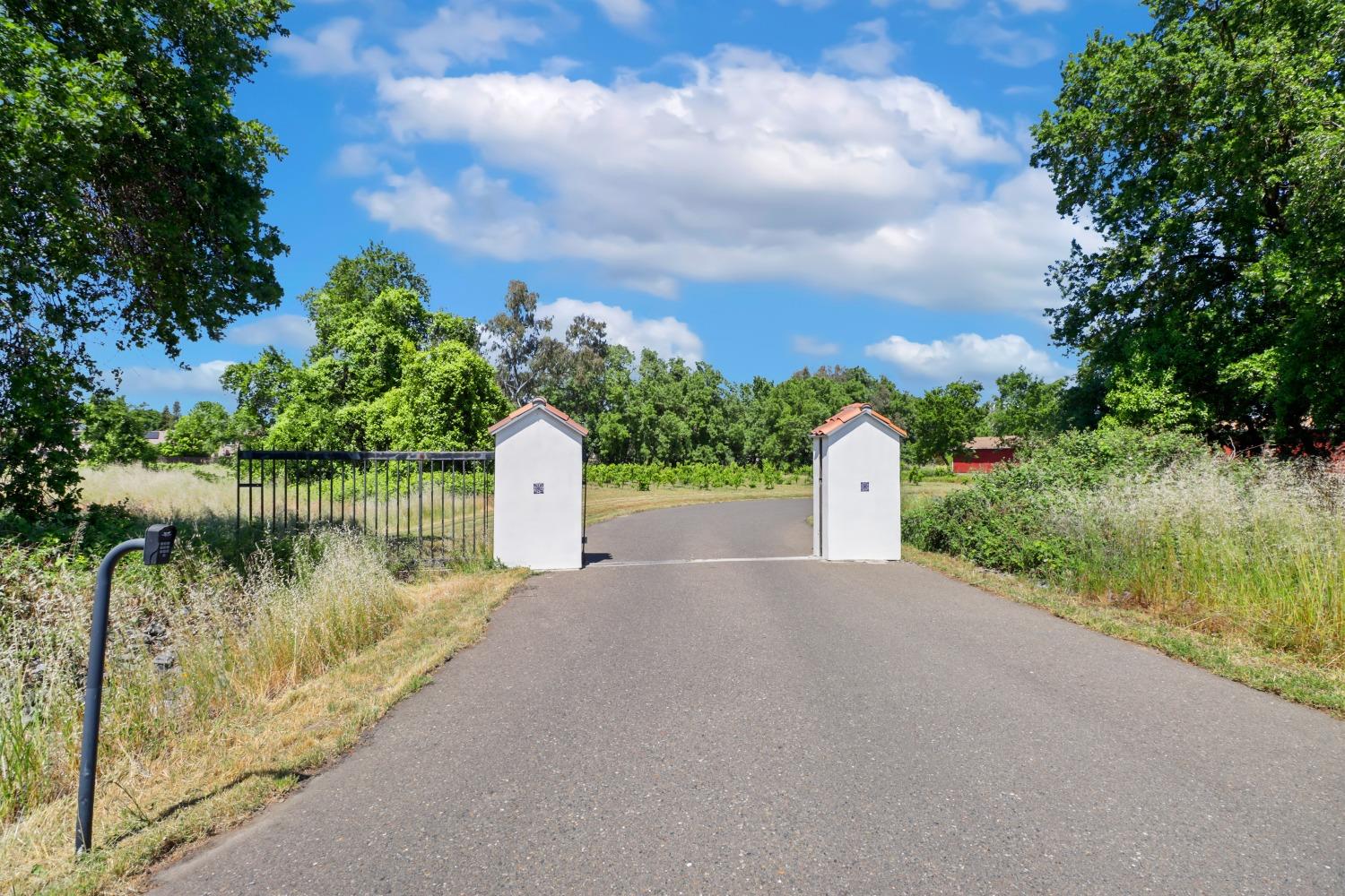 Detail Gallery Image 91 of 98 For 2590 S River Rd, West Sacramento,  CA 95691 - 3 Beds | 2/1 Baths