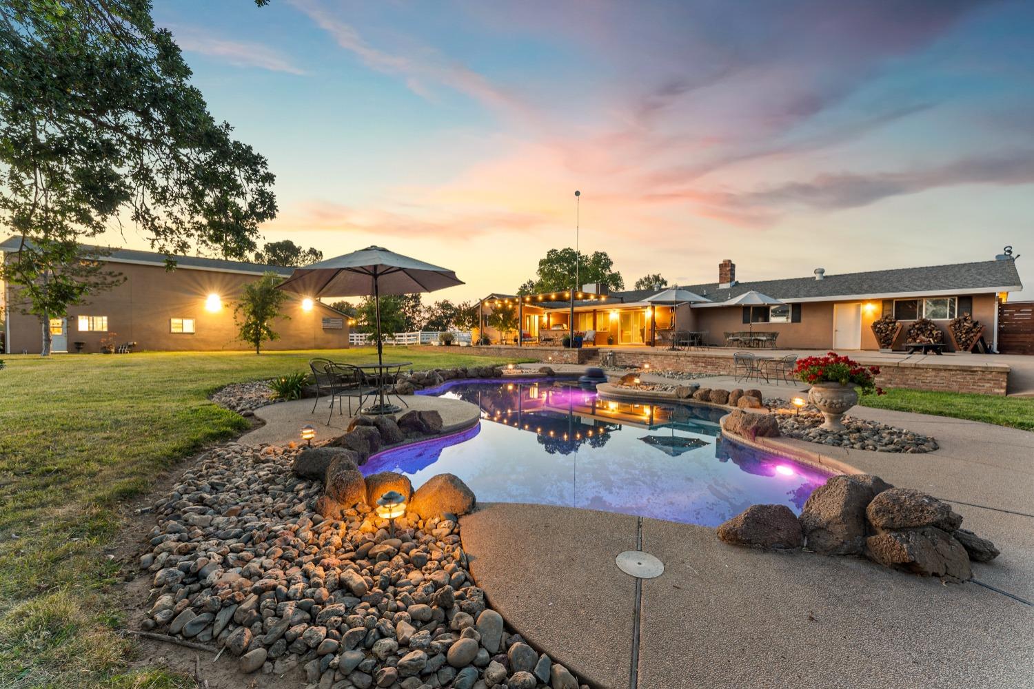 Detail Gallery Image 12 of 99 For 11750 Cresthill Dr, Elk Grove,  CA 95624 - 4 Beds | 2 Baths