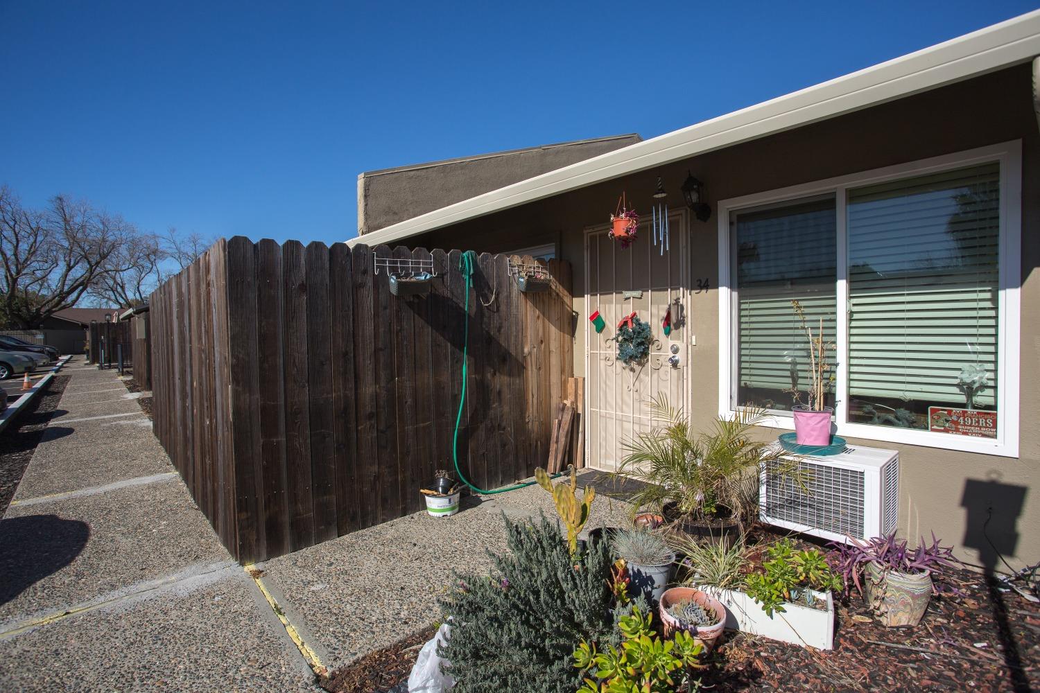 Detail Gallery Image 4 of 18 For 6815 24th St, Sacramento,  CA 95822 - – Beds | – Baths