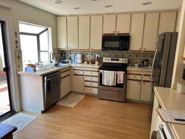 Detail Gallery Image 8 of 14 For 15 Colby Ct, Sacramento,  CA 95825 - 2 Beds | 2/1 Baths