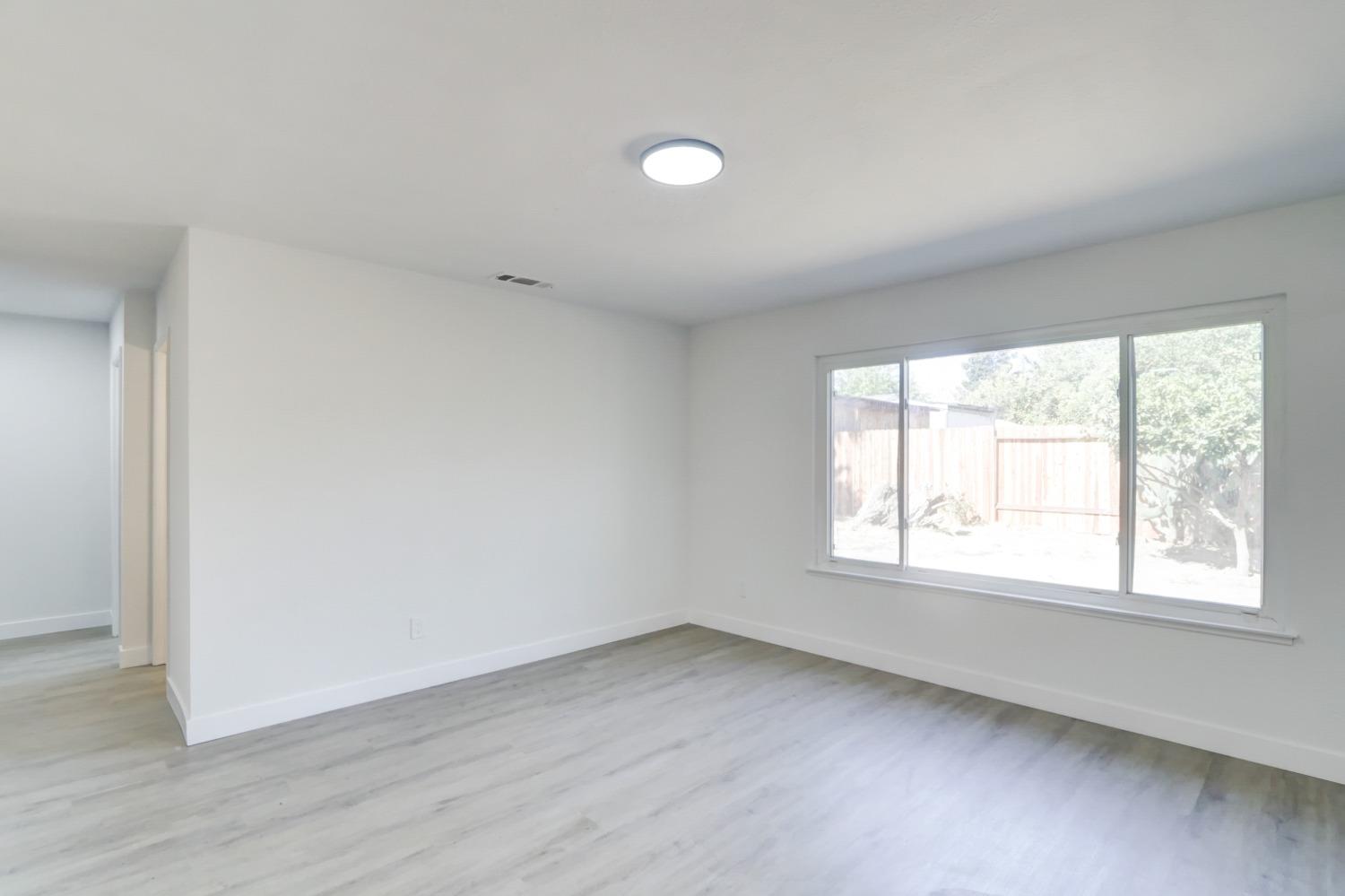 Detail Gallery Image 9 of 41 For 7915 Center Pkwy, Sacramento,  CA 95823 - 3 Beds | 1/1 Baths