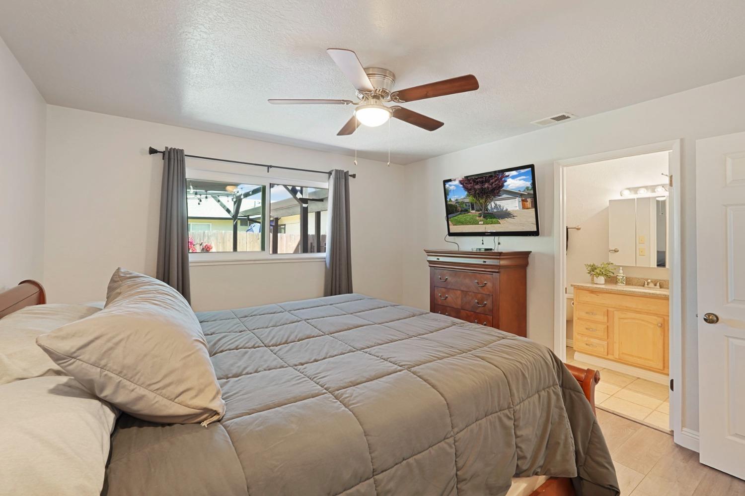 Detail Gallery Image 28 of 43 For 627 Tahoe Dr, Lodi,  CA 95242 - 3 Beds | 2 Baths