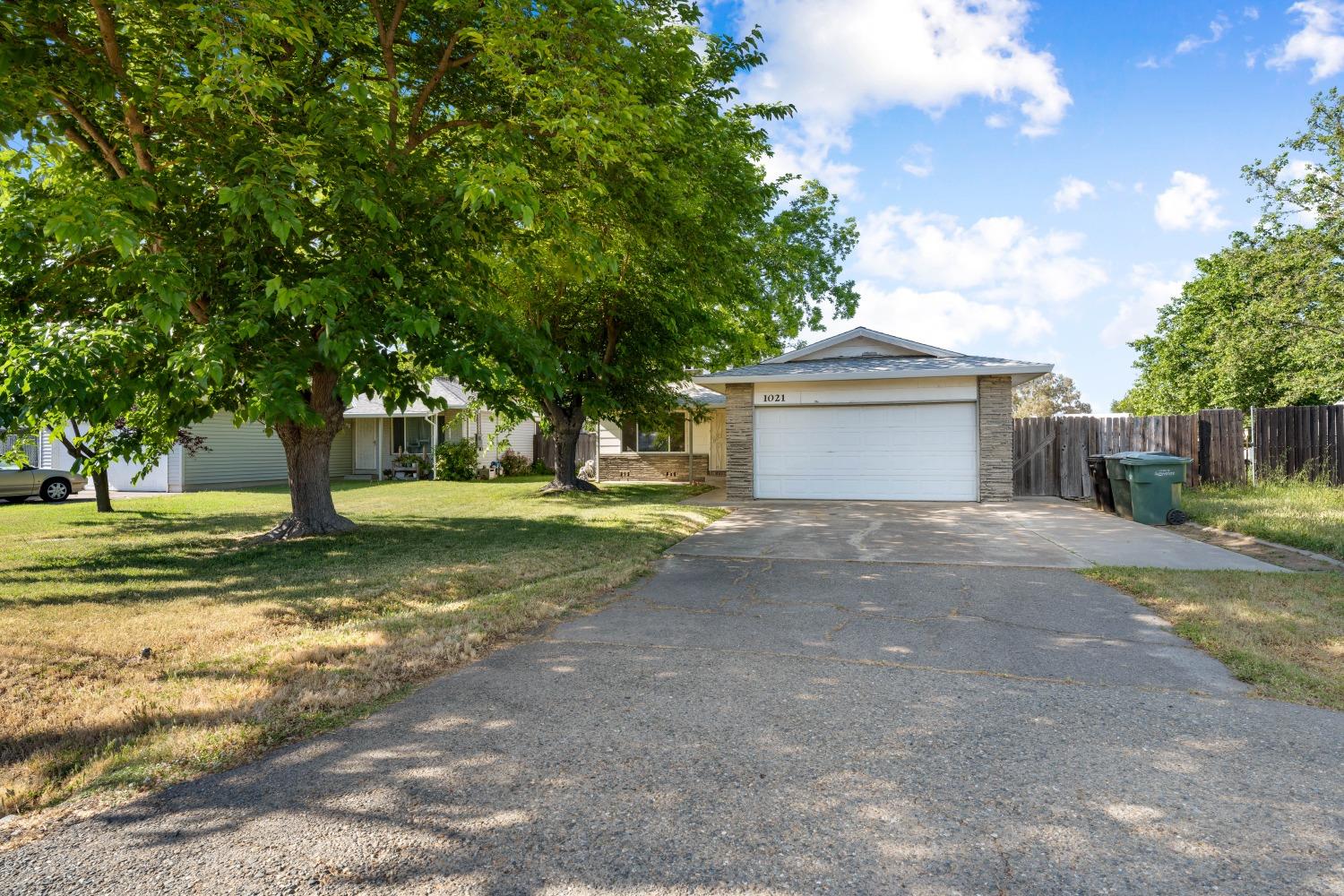 Detail Gallery Image 1 of 35 For 1021 Q St, Rio Linda,  CA 95673 - 3 Beds | 2 Baths