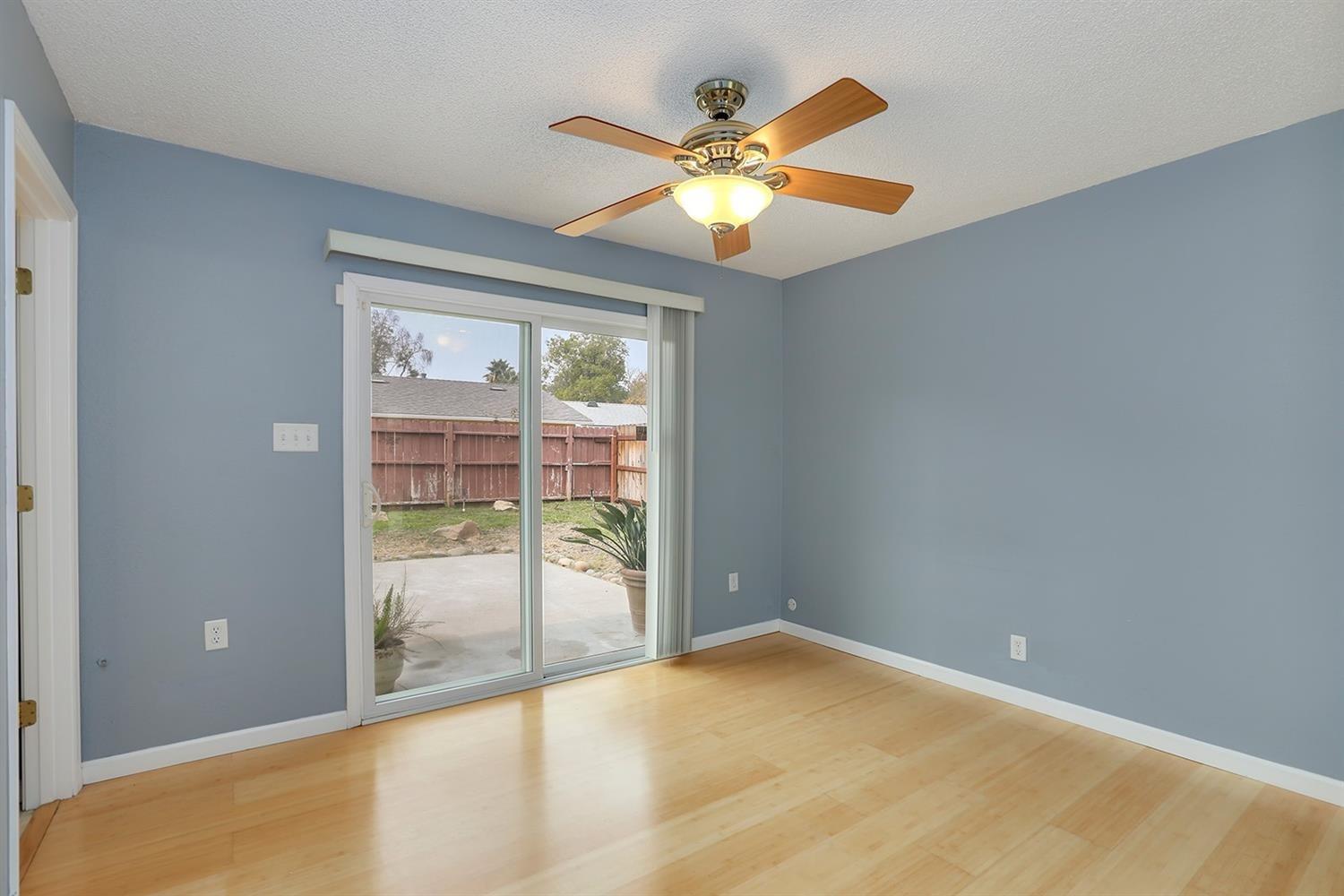 Detail Gallery Image 10 of 17 For 6916 Farmington Way, Sacramento,  CA 95828 - 3 Beds | 2 Baths