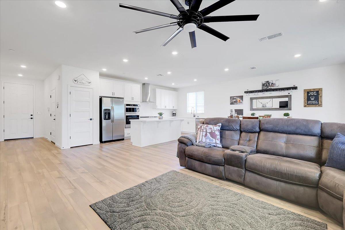 Detail Gallery Image 19 of 63 For 1465 Minories Dr, Plumas Lake,  CA 95961 - 3 Beds | 2 Baths