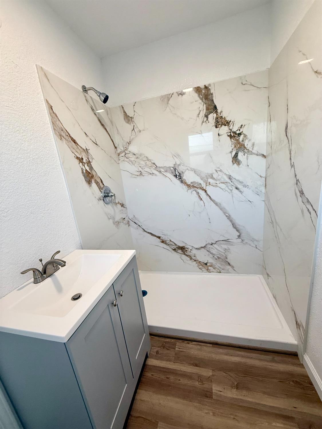 Detail Gallery Image 5 of 14 For 3319 Waterloo Rd, Stockton,  CA 95205 - 2 Beds | 2 Baths