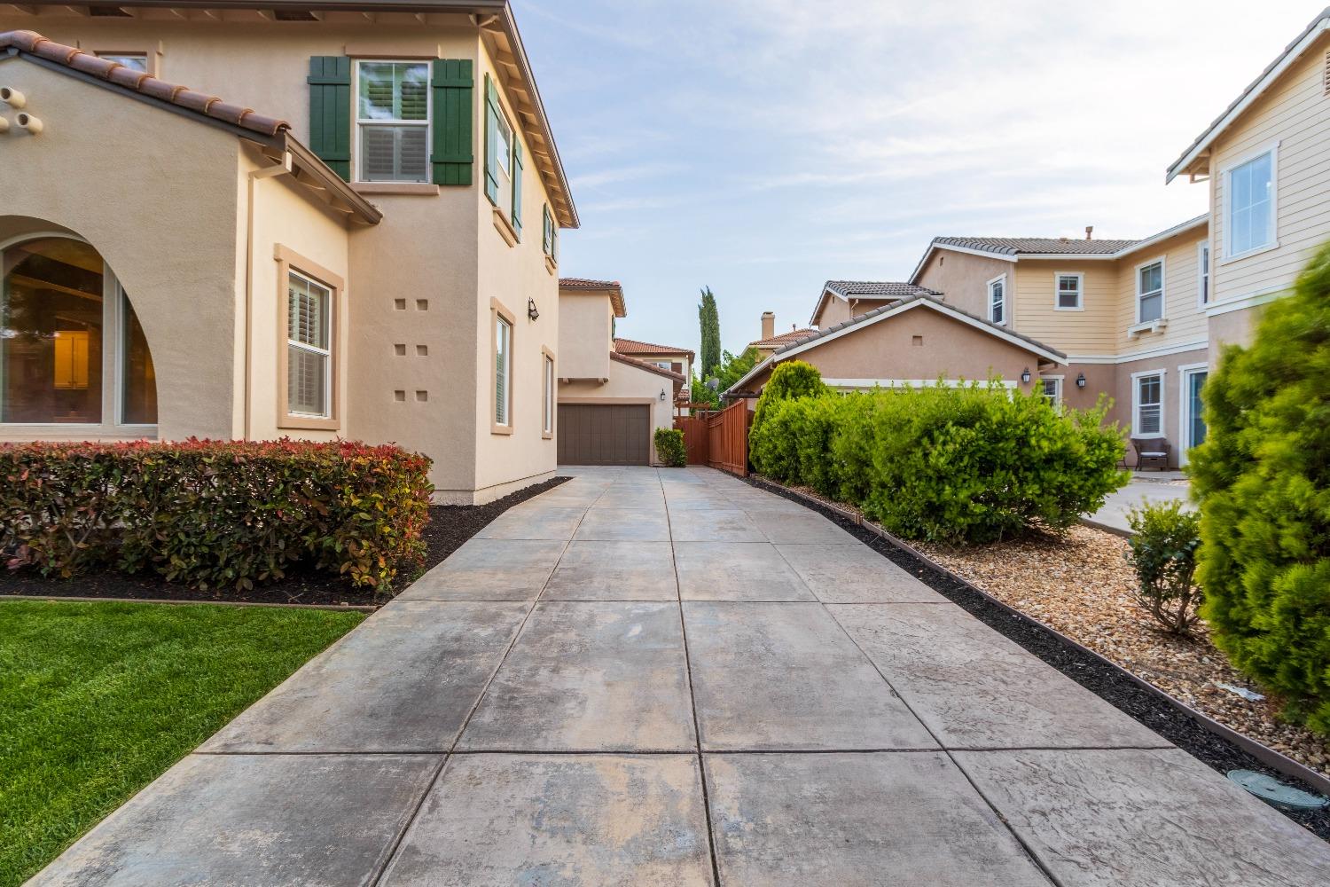 Detail Gallery Image 5 of 86 For 306 W Conejo Ave, Mountain House,  CA 95391 - 5 Beds | 4 Baths