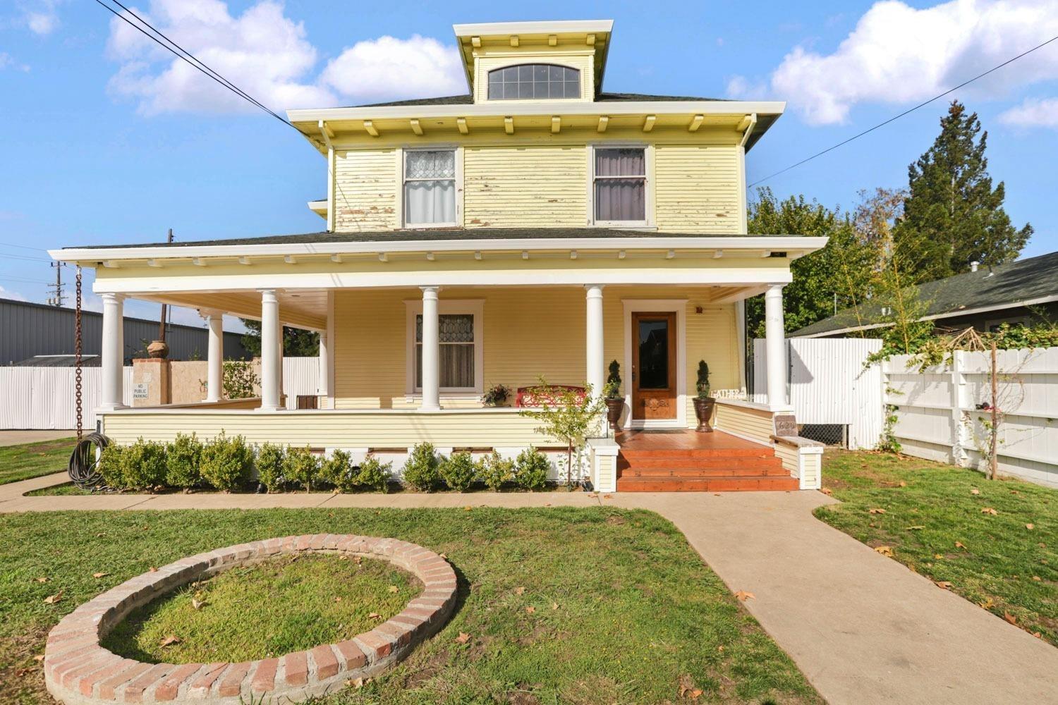 Detail Gallery Image 1 of 52 For 625 E Pine St, Lodi,  CA 95240 - 4 Beds | 2 Baths