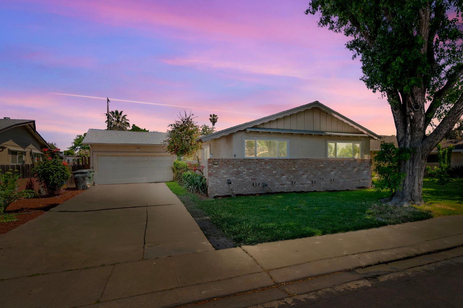 Detail Gallery Image 1 of 27 For 2635 Macgregor Ct, Modesto,  CA 95350 - 3 Beds | 2 Baths