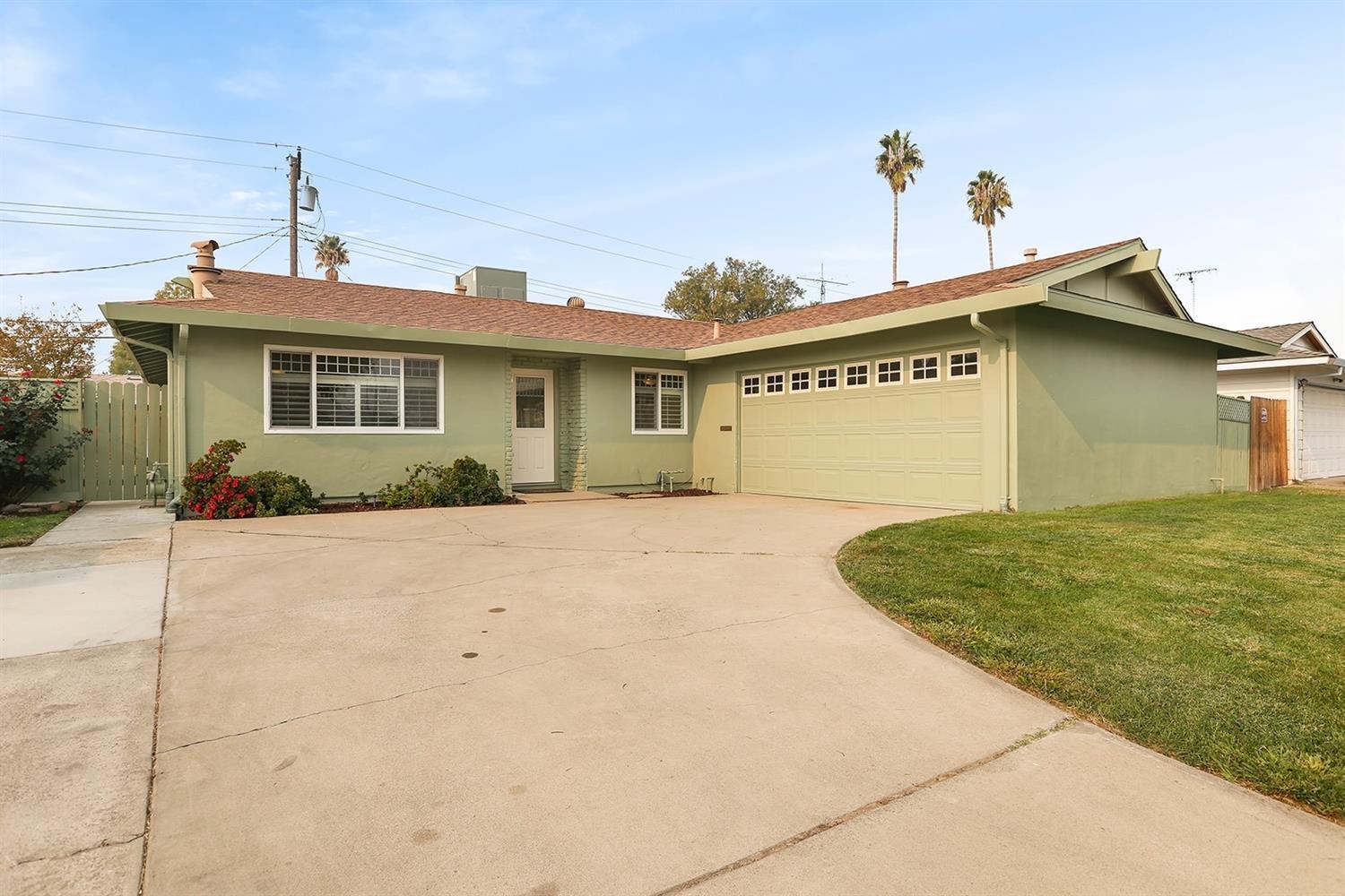 Detail Gallery Image 1 of 17 For 6916 Farmington Way, Sacramento,  CA 95828 - 3 Beds | 2 Baths