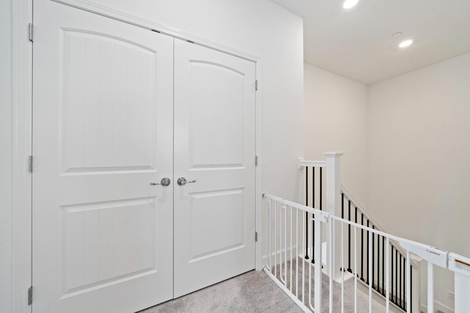 Detail Gallery Image 22 of 48 For 9942 Summerton Cir, Elk Grove,  CA 95624 - 4 Beds | 3/1 Baths