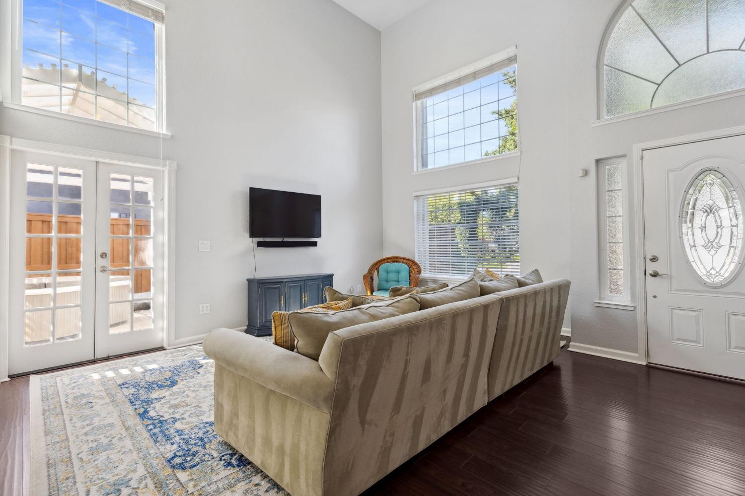 Detail Gallery Image 13 of 40 For 1535 E Colonial Pkwy #E,  Roseville,  CA 95661 - 4 Beds | 2/1 Baths