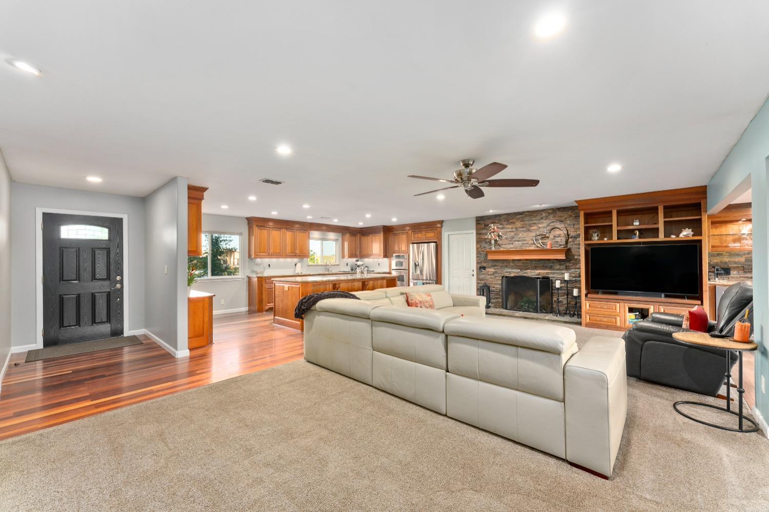 Detail Gallery Image 17 of 99 For 11750 Cresthill Dr, Elk Grove,  CA 95624 - 4 Beds | 2 Baths