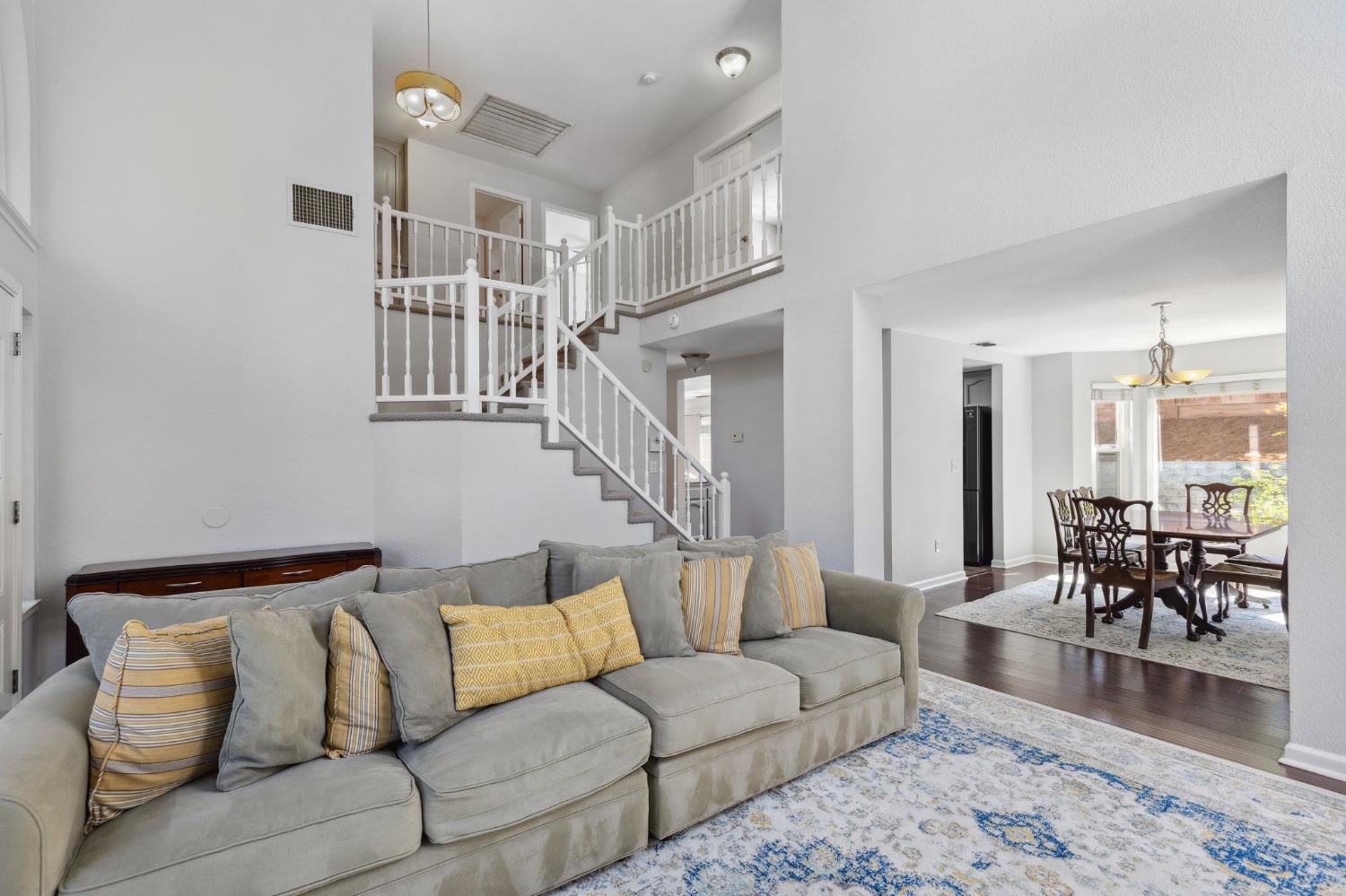 Detail Gallery Image 7 of 40 For 1535 E Colonial Pkwy #E,  Roseville,  CA 95661 - 4 Beds | 2/1 Baths