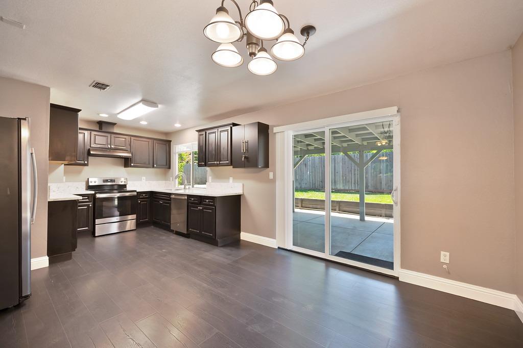 Detail Gallery Image 8 of 30 For 5801 Pecan Ave, Orangevale,  CA 95662 - 4 Beds | 2/1 Baths