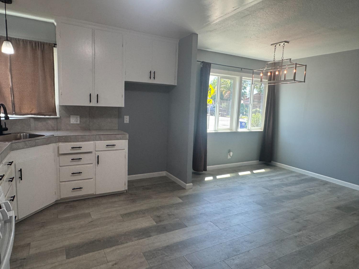 Detail Gallery Image 3 of 22 For 1243 4th St, Los Banos,  CA 93635 - 2 Beds | 1/1 Baths