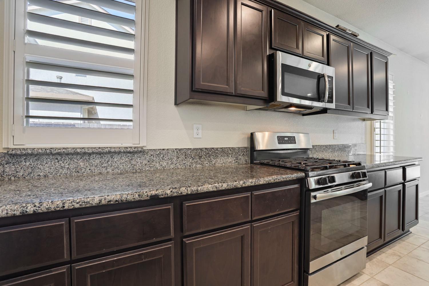 Detail Gallery Image 21 of 41 For 13311 Fountain Dr, Waterford,  CA 95386 - 3 Beds | 2 Baths