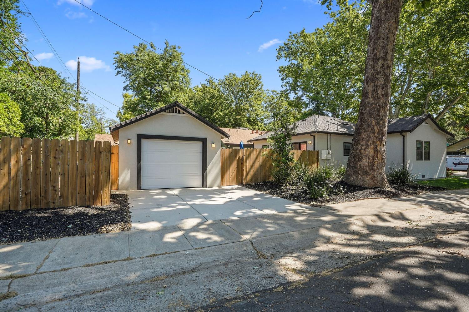 Detail Gallery Image 24 of 27 For 2640 17th St, Sacramento,  CA 95818 - 2 Beds | 2 Baths