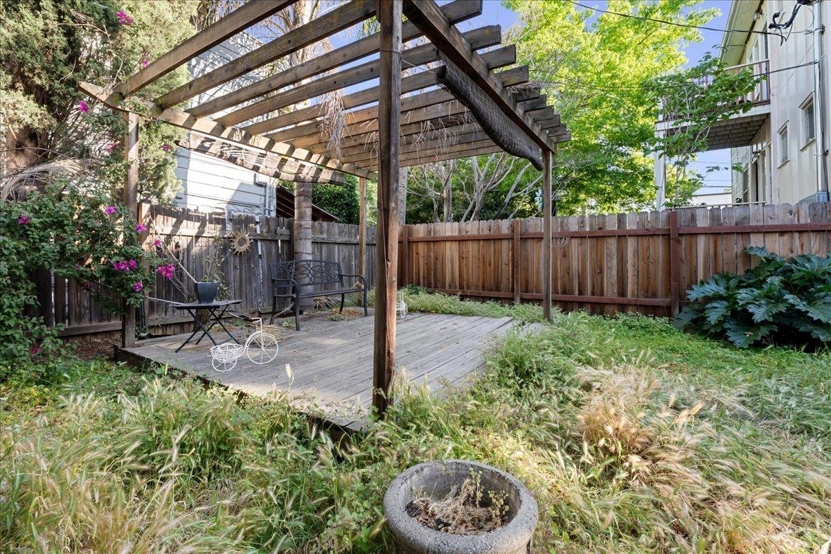 Detail Gallery Image 21 of 28 For 2504 N St, Sacramento,  CA 95816 - 3 Beds | 1 Baths