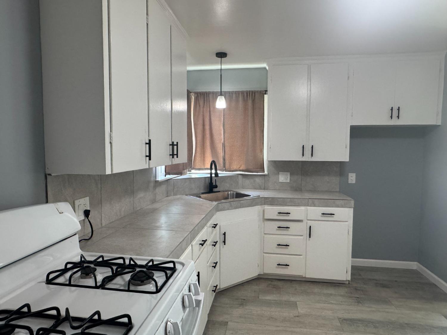Detail Gallery Image 4 of 22 For 1243 4th St, Los Banos,  CA 93635 - 2 Beds | 1/1 Baths