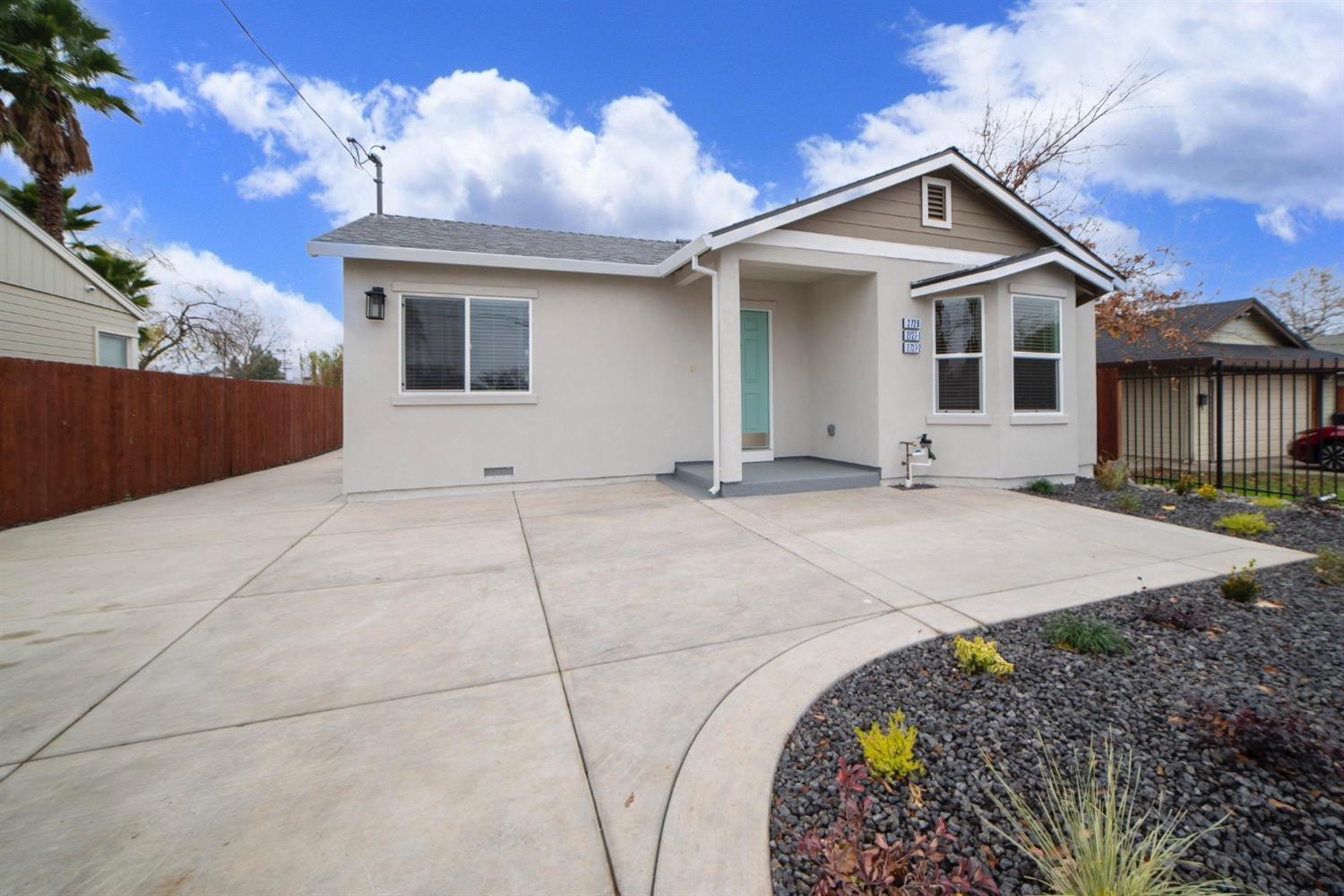 Detail Gallery Image 1 of 70 For 2729 Rio Linda Blvd, Sacramento,  CA 95815 - – Beds | – Baths