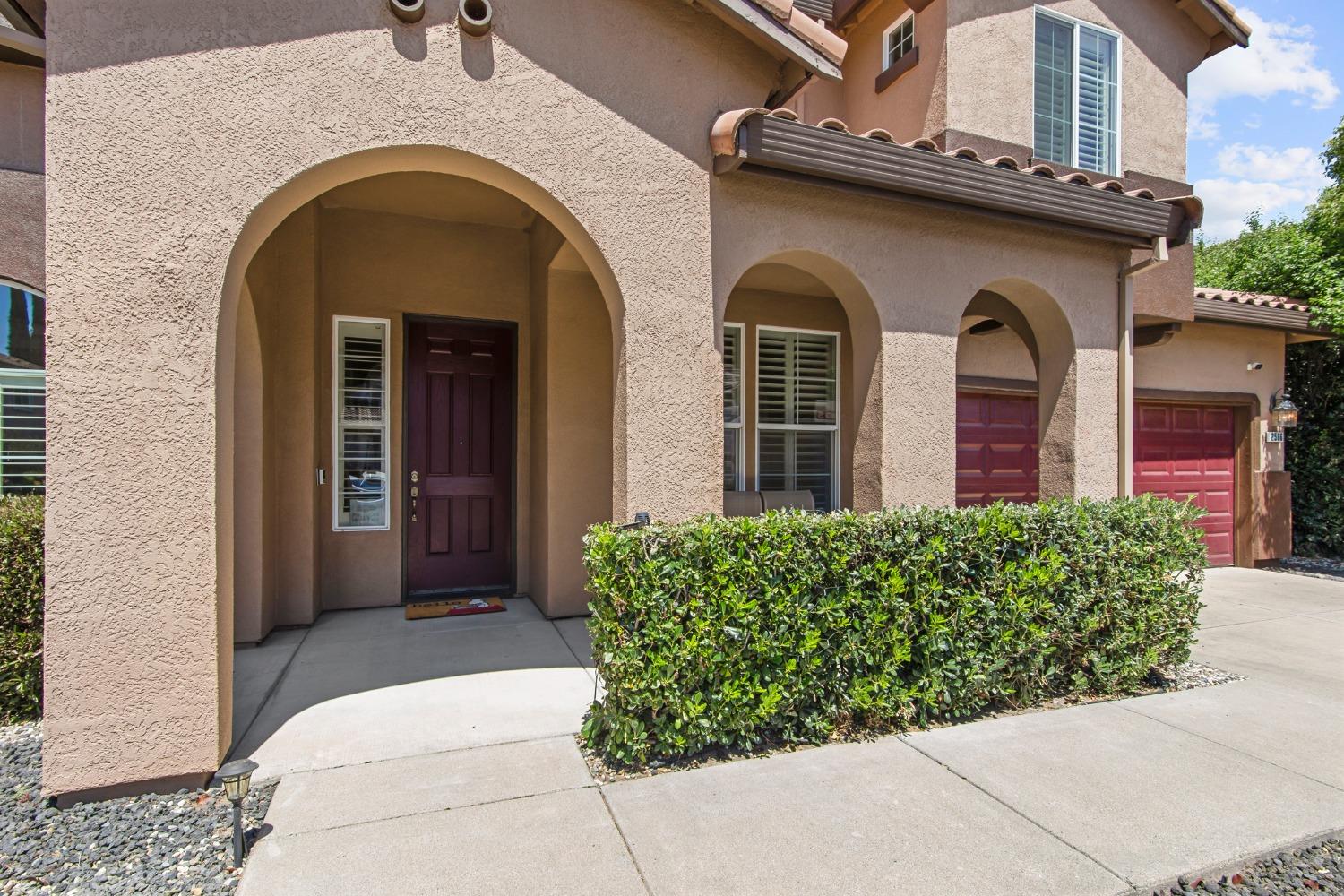 Detail Gallery Image 3 of 47 For 2566 Parkcrest Way, Roseville,  CA 95747 - 3 Beds | 2/1 Baths