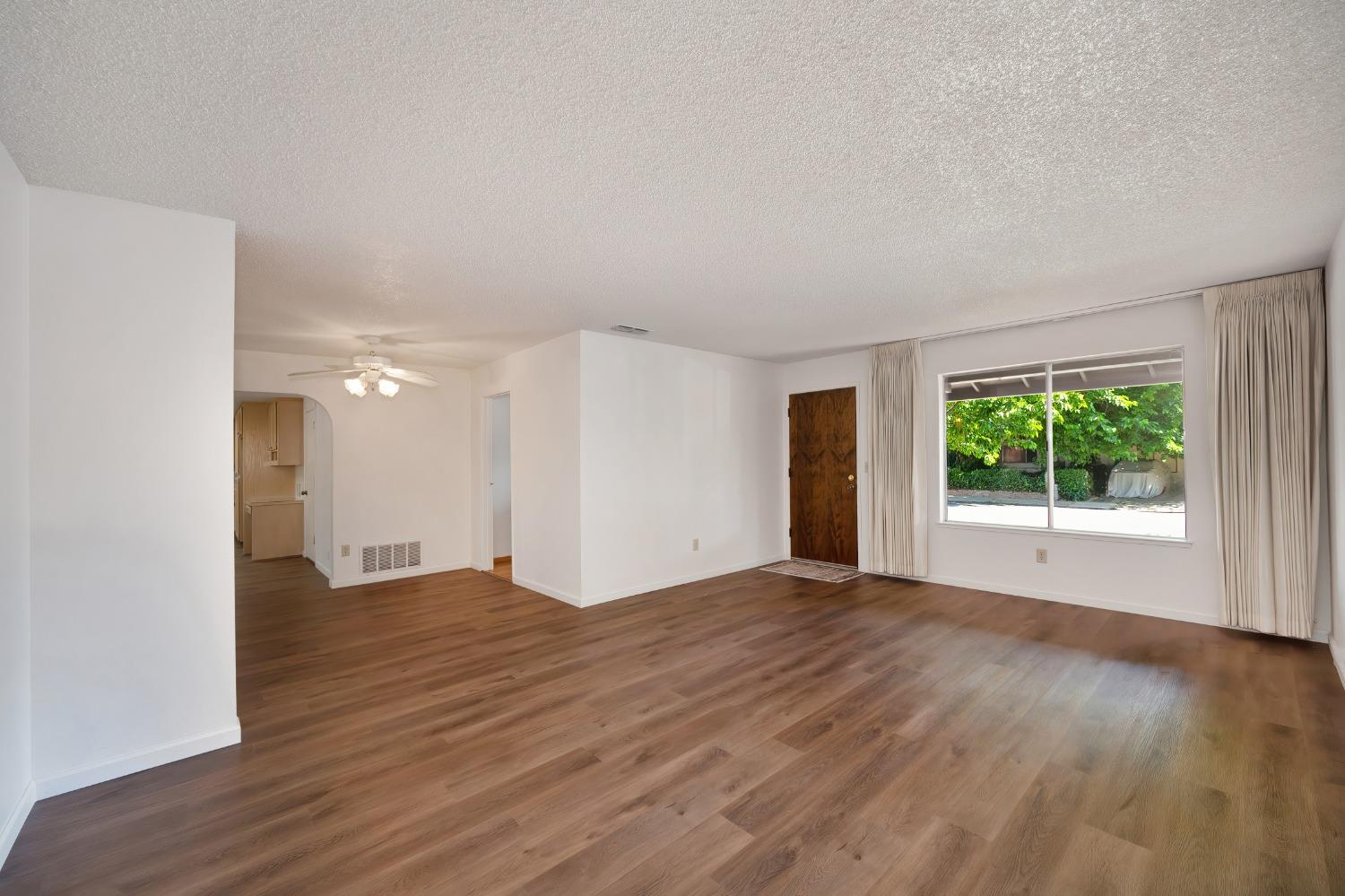 Detail Gallery Image 6 of 69 For 2259 River Trails Cir, Rancho Cordova,  CA 95670 - 3 Beds | 2 Baths