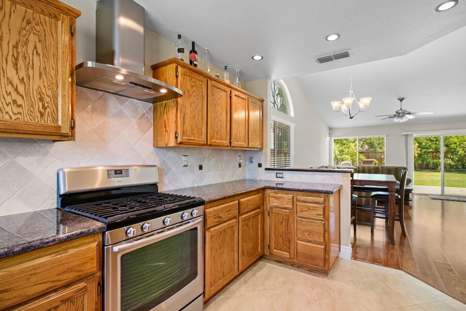 Detail Gallery Image 19 of 38 For 9527 Lake Park Ln, Elk Grove,  CA 95758 - 3 Beds | 2 Baths