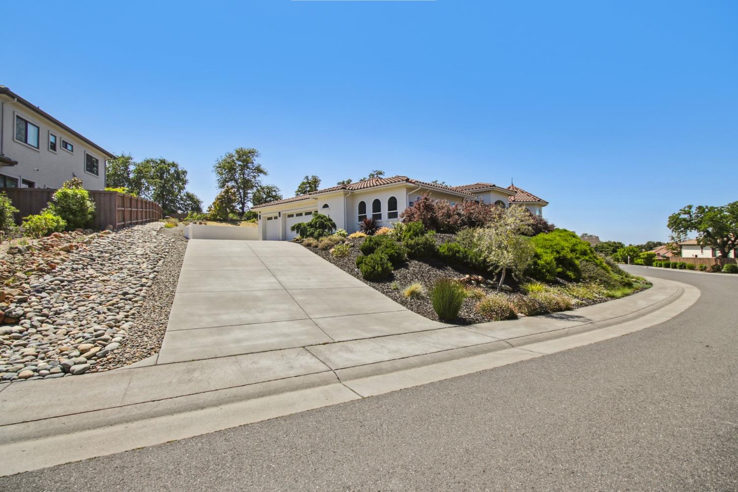 Detail Gallery Image 34 of 36 For 683 Russell Dr, Folsom,  CA 95630 - 3 Beds | 3 Baths