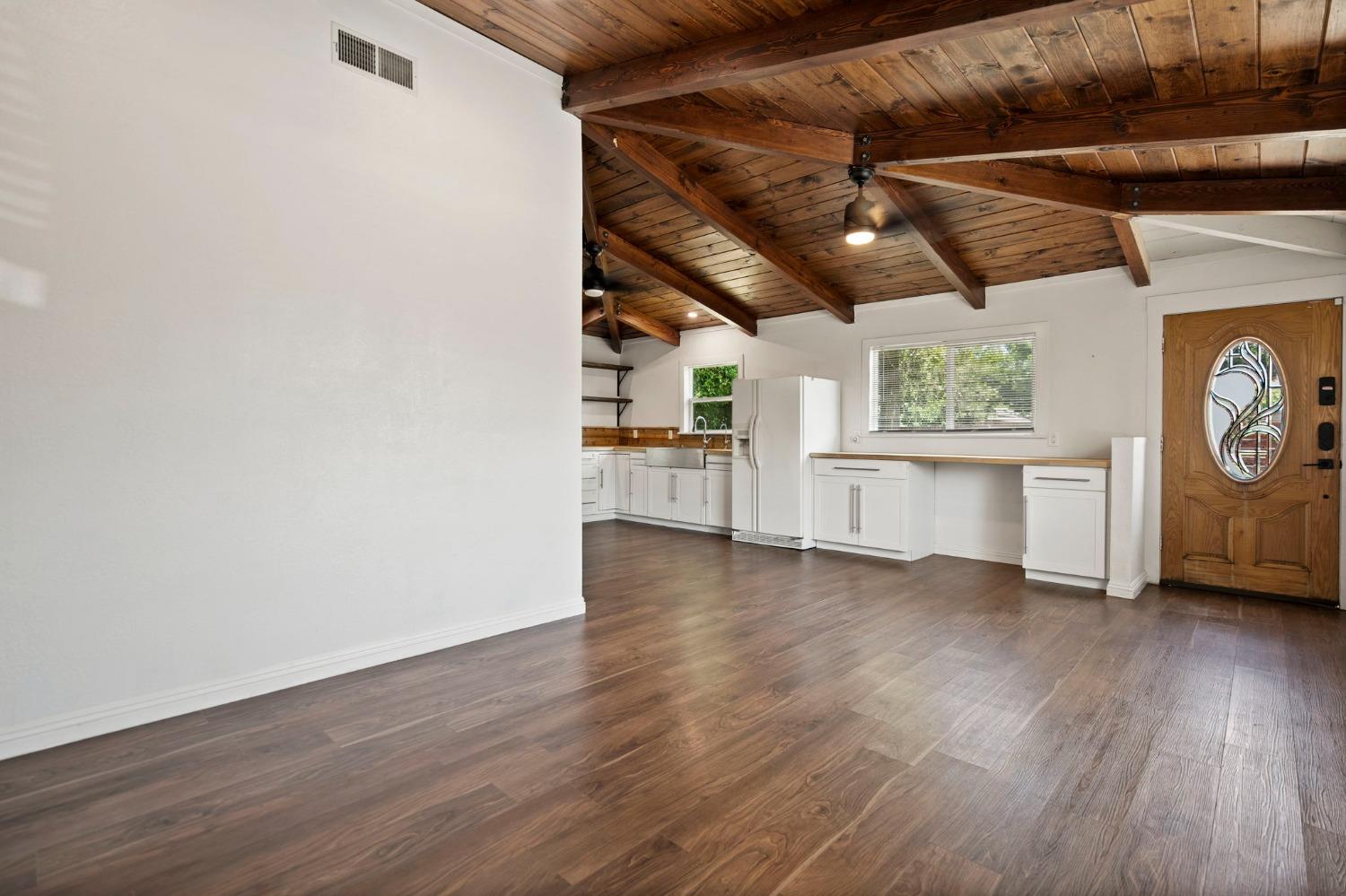 Detail Gallery Image 3 of 39 For 899 Bromley Ave, Yuba City,  CA 95993 - 3 Beds | 2 Baths