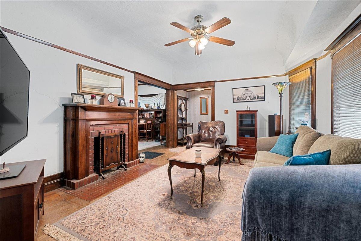 Detail Gallery Image 7 of 28 For 2504 N St, Sacramento,  CA 95816 - 3 Beds | 1 Baths
