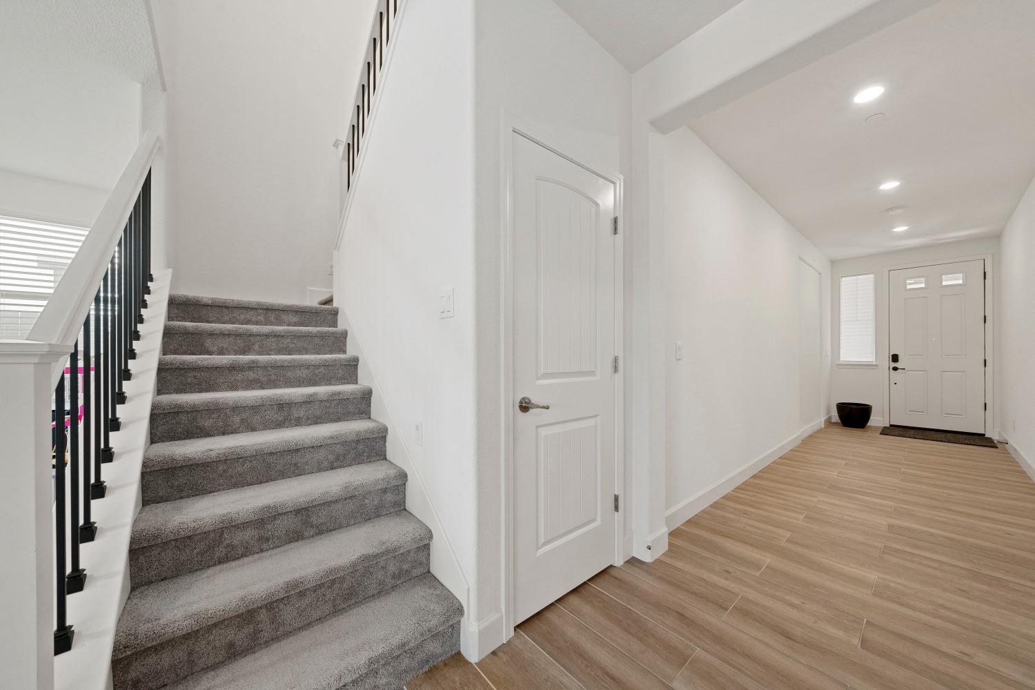 Detail Gallery Image 21 of 48 For 9942 Summerton Cir, Elk Grove,  CA 95624 - 4 Beds | 3/1 Baths